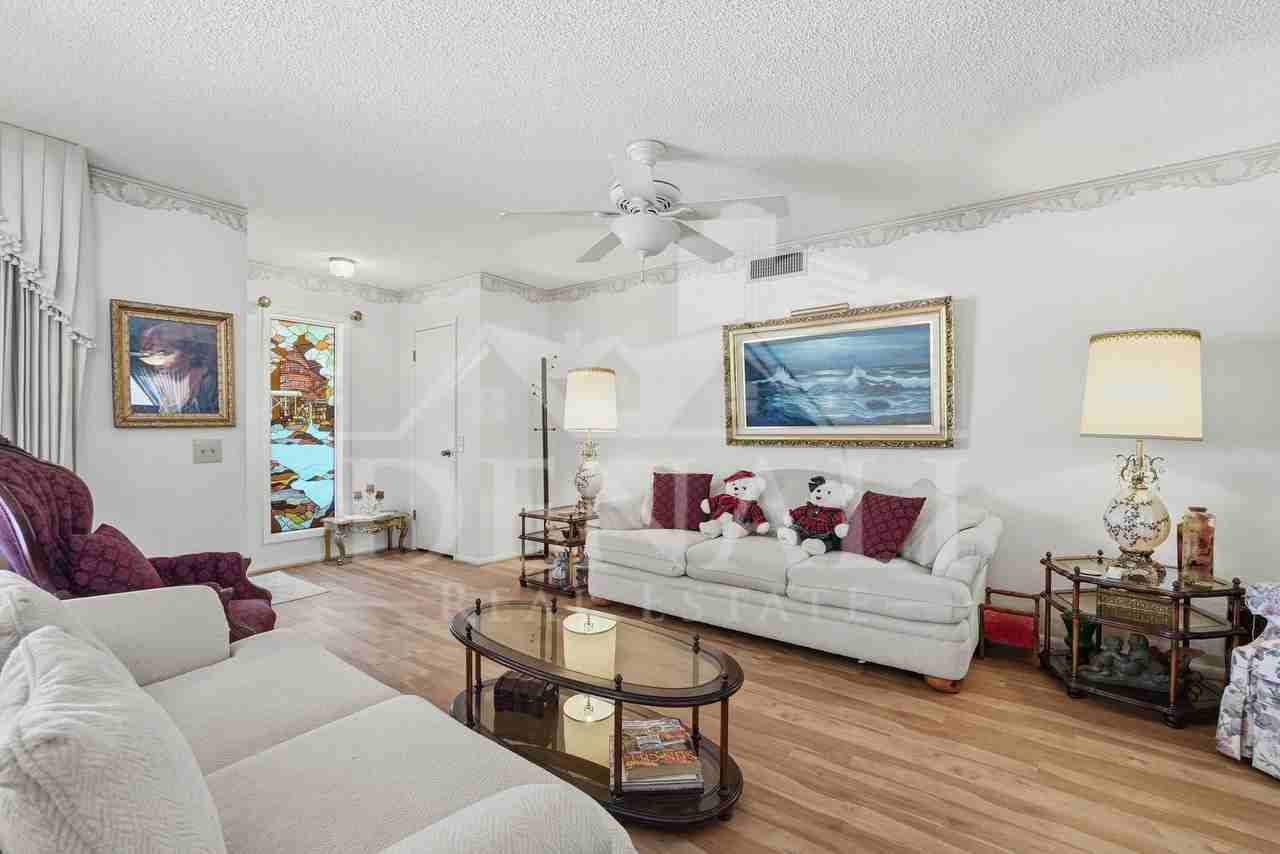 9807 W Mockingbird Dr - Photo 6 of 40