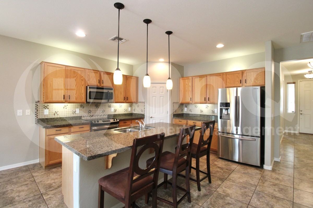 6474 S Claiborne Ave - Photo 3 of 33