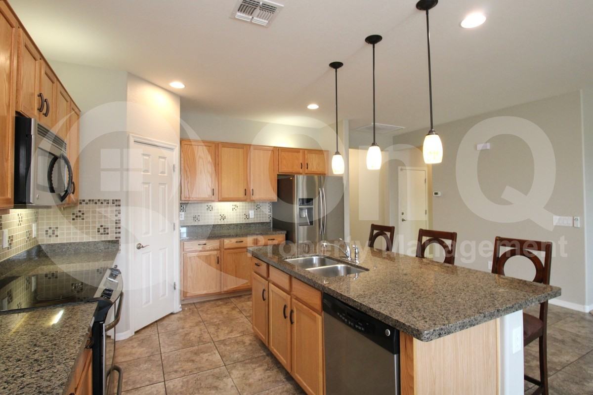 6474 S Claiborne Ave - Photo 5 of 33