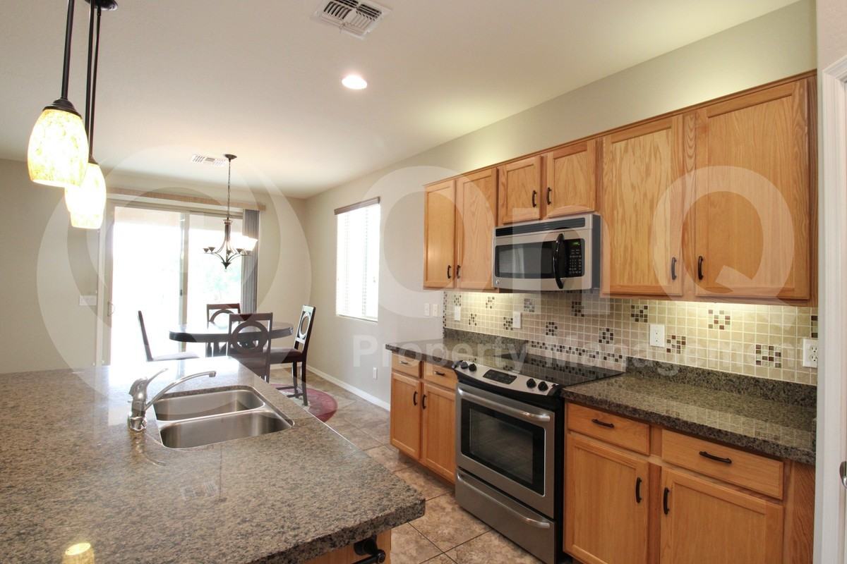 6474 S Claiborne Ave - Photo 6 of 33