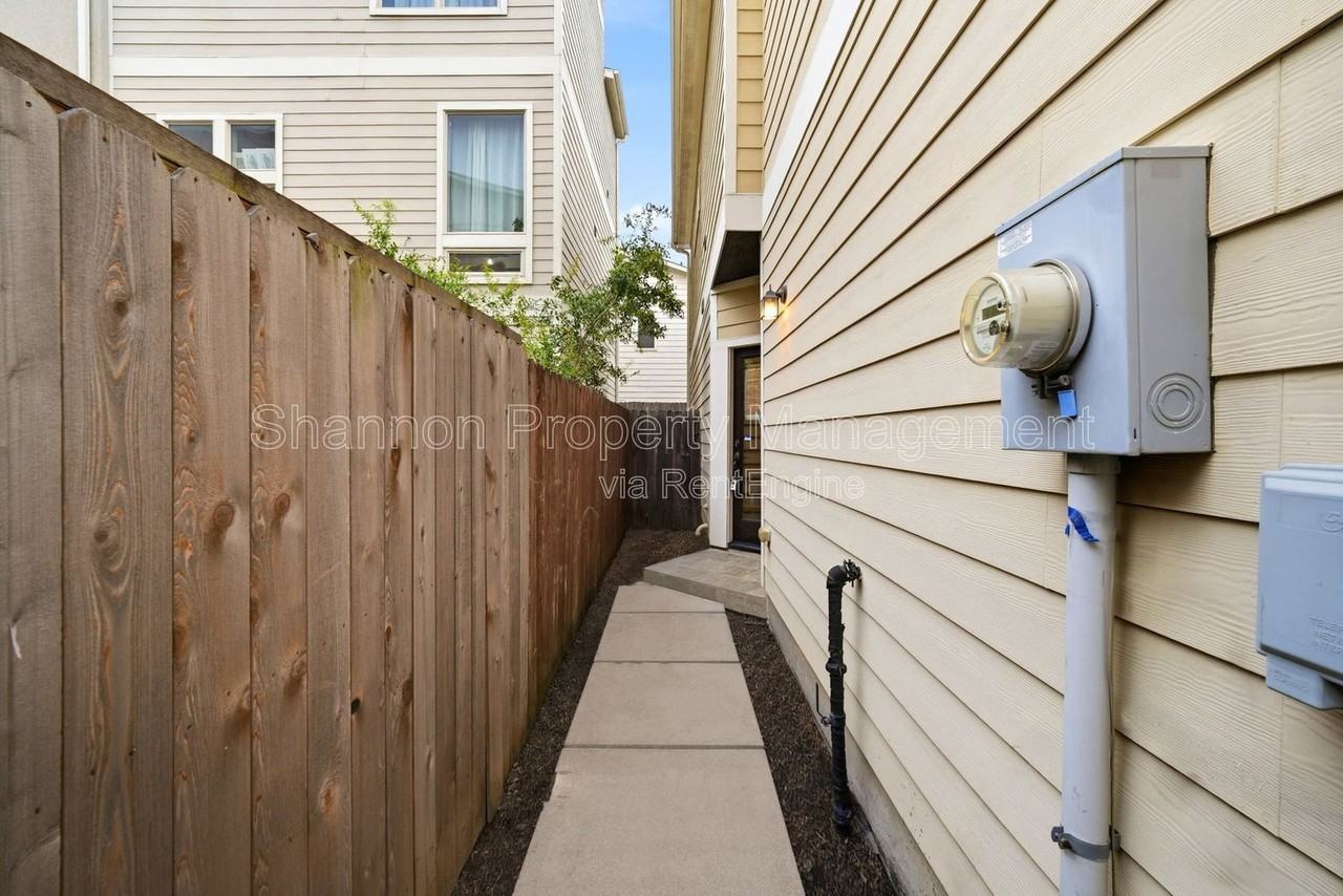 2323 Sperber Ln - Photo 5 of 40