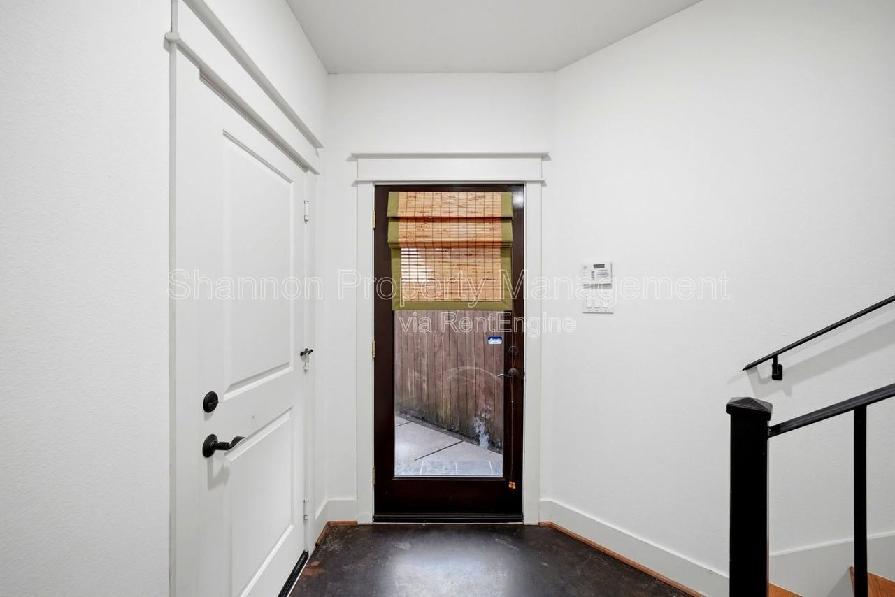2323 Sperber Ln - Photo 7 of 40