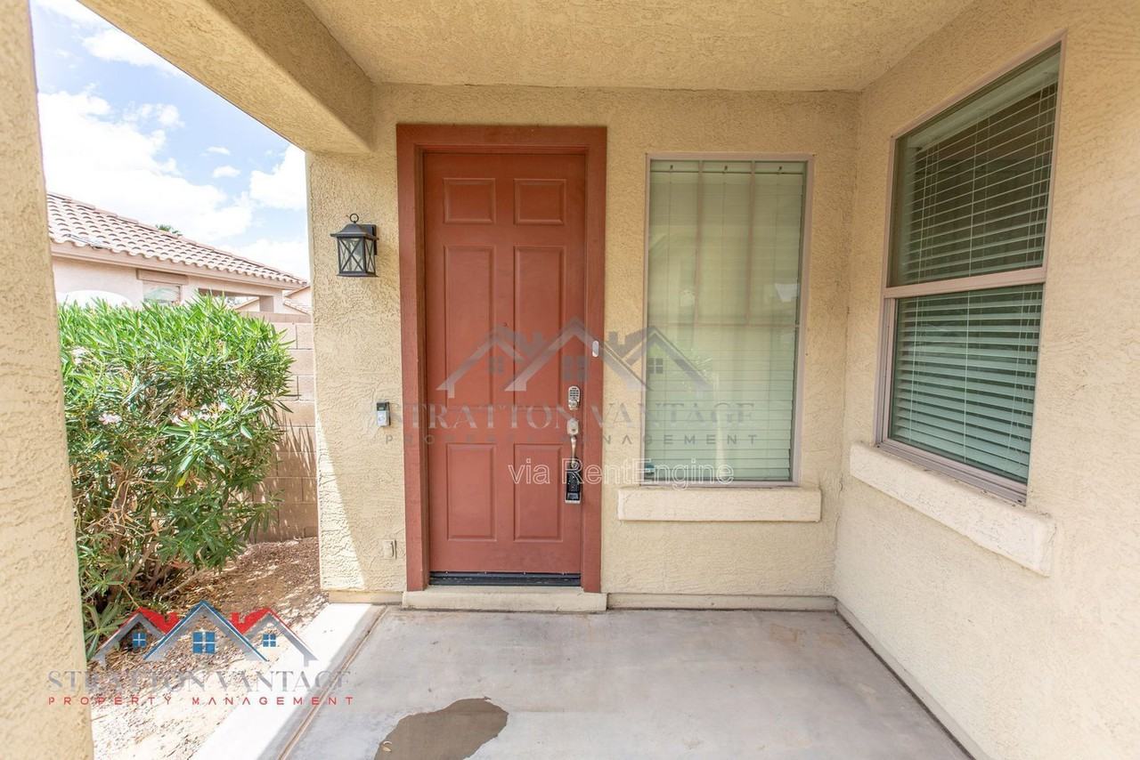 3068 E Ravenswood Dr - Photo 5 of 45