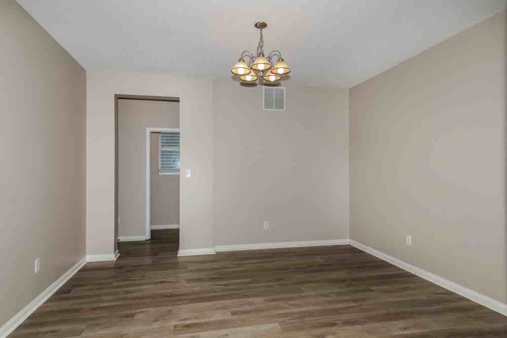 8025 Cole Wood Blvd - Photo 6 of 17