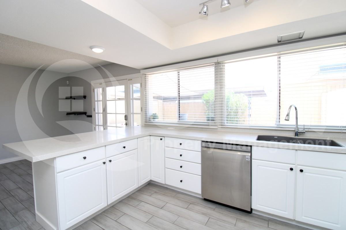 4919 N Granite Reef Rd - Photo 4 of 20