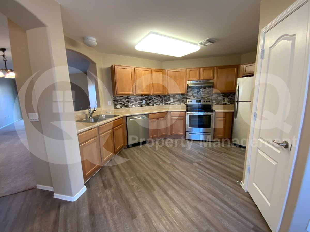 4087 E Lushfield Dr - Photo 4 of 14