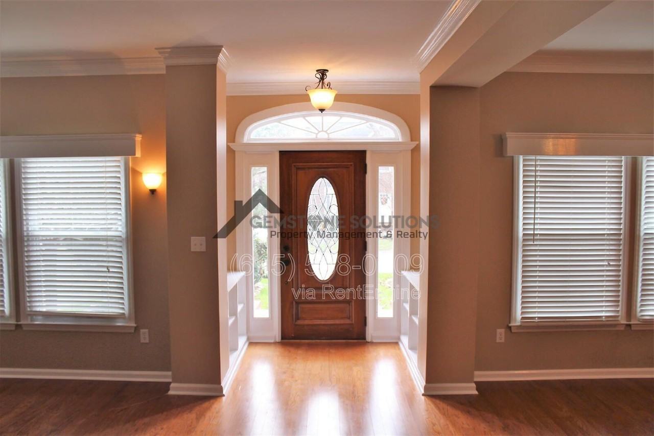 430 Maplegrove Dr - Photo 3 of 26