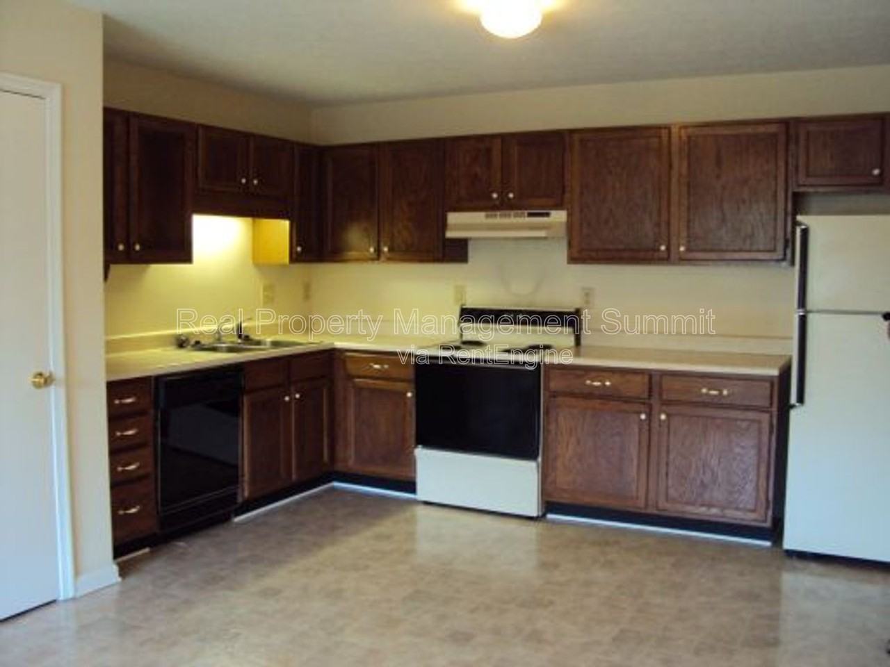 1020 Rockway St #02 - Photo 3 of 11