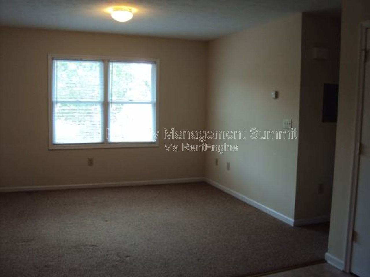 1020 Rockway St #02 - Photo 4 of 11