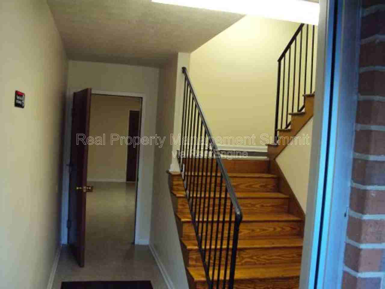 1020 Rockway St #02 - Photo 6 of 11
