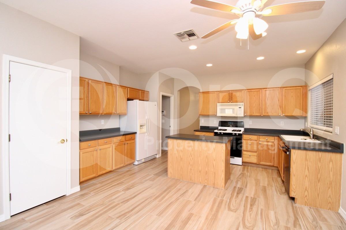 3713 E Wyatt Way - Photo 4 of 20