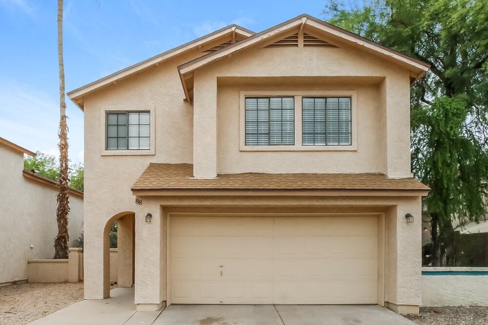921 S Val Vista Dr
