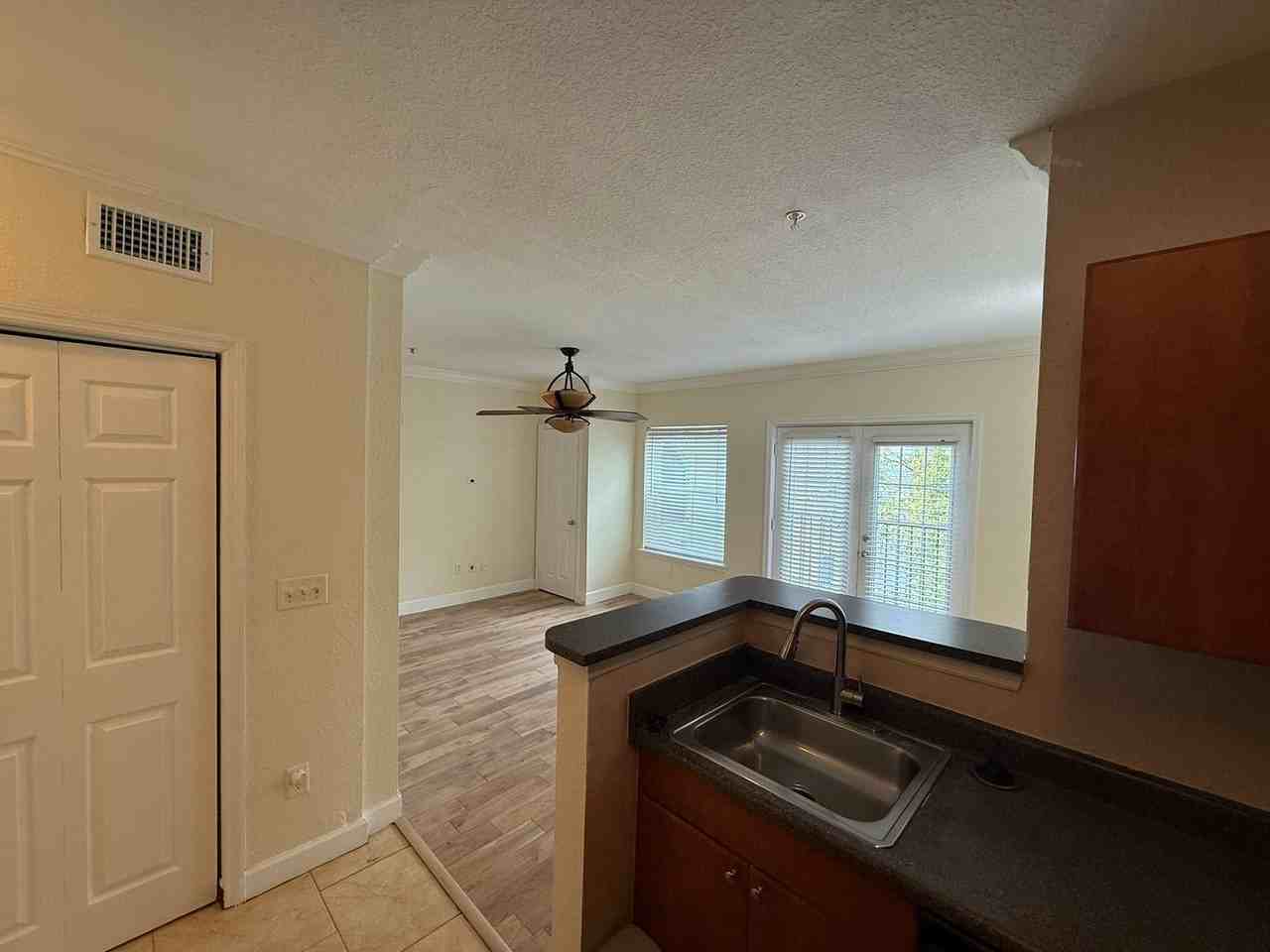 304 E South St #5024 - Photo 4 of 17