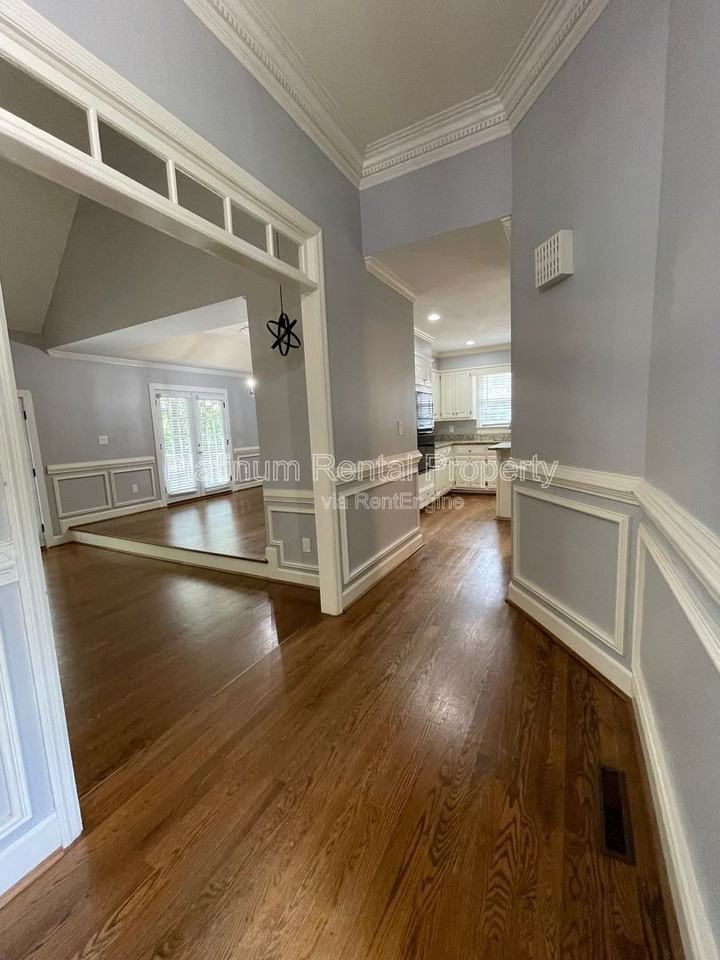 4204 N Mountain Rd Ne - Photo 4 of 33