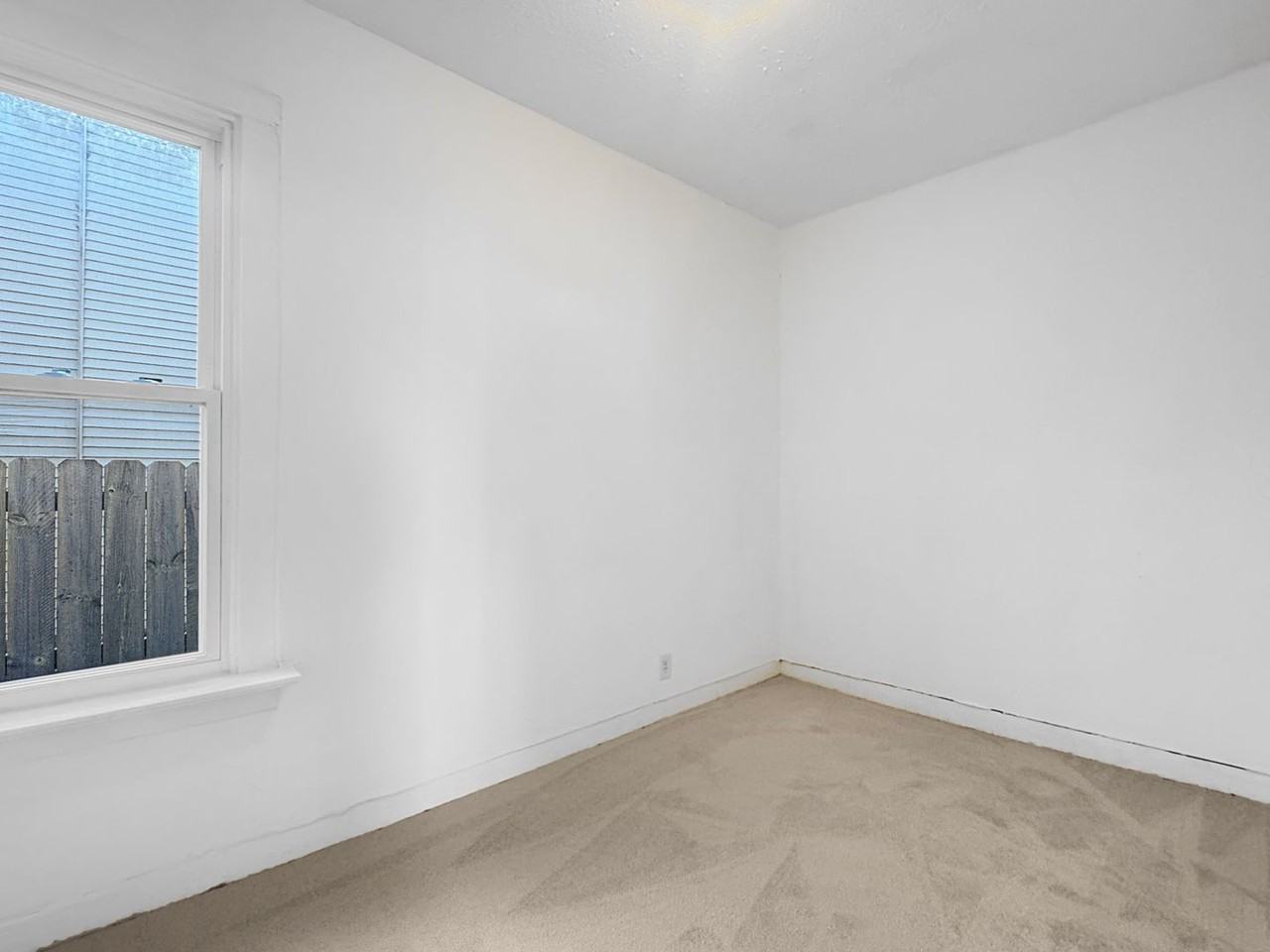 728 Baxter St Se #1 - Photo 3 of 9