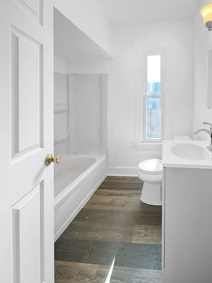 728 Baxter St Se #1 - Photo 6 of 9