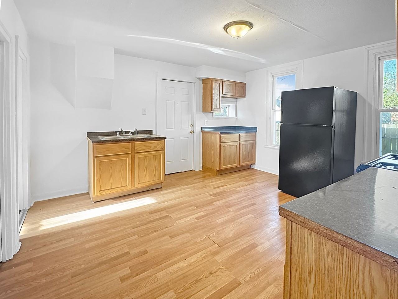 728 Baxter St Se #1 - Photo 7 of 9