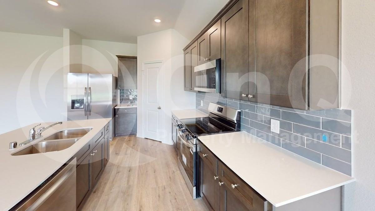 1213 Bristlecone Dr - Photo 3 of 17