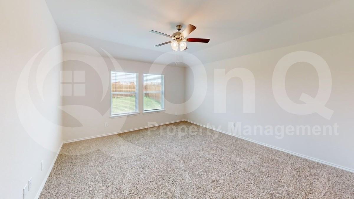 1213 Bristlecone Dr - Photo 6 of 17