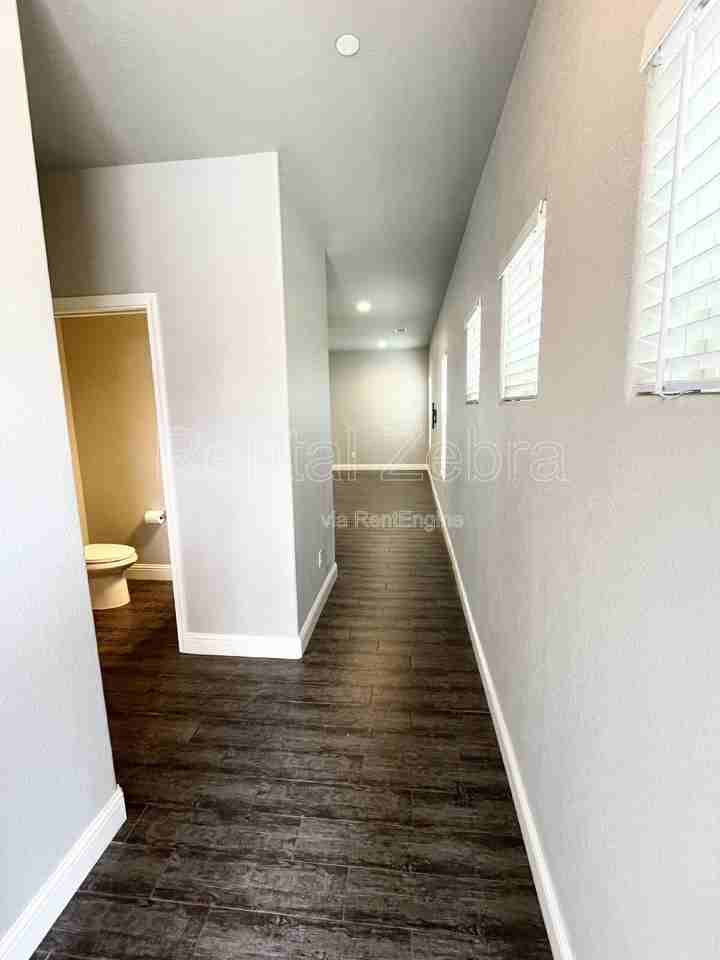 552 Granada Ct - Photo 5 of 23