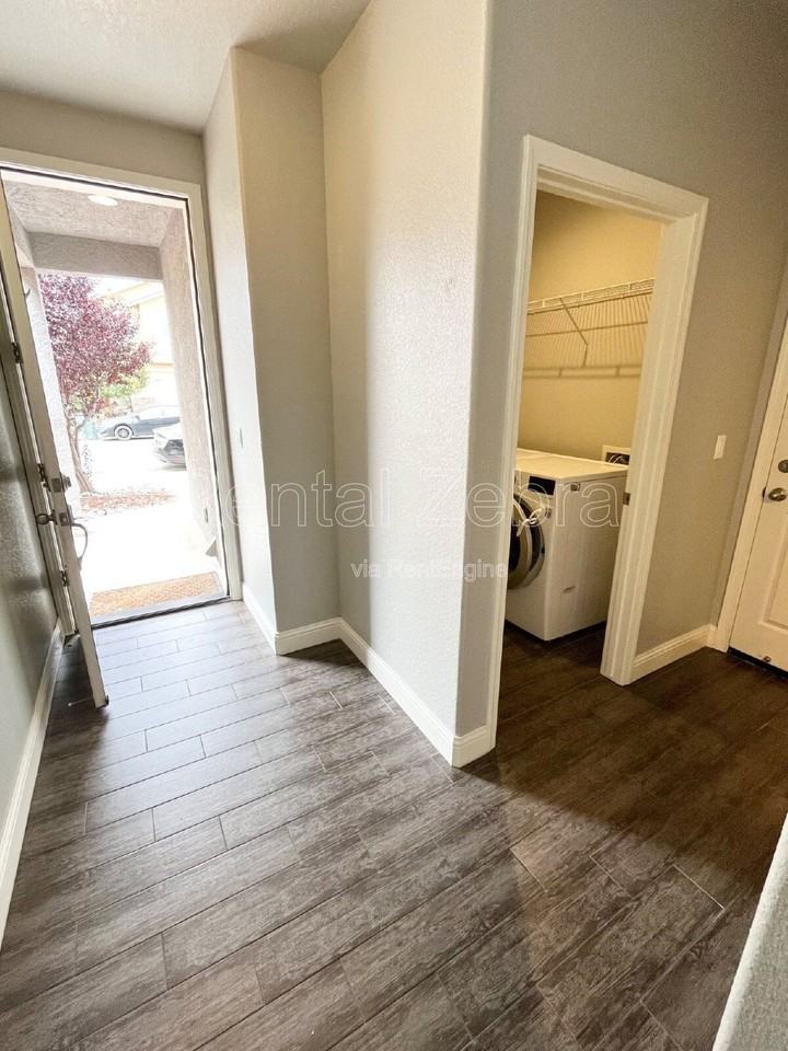 552 Granada Ct - Photo 6 of 23