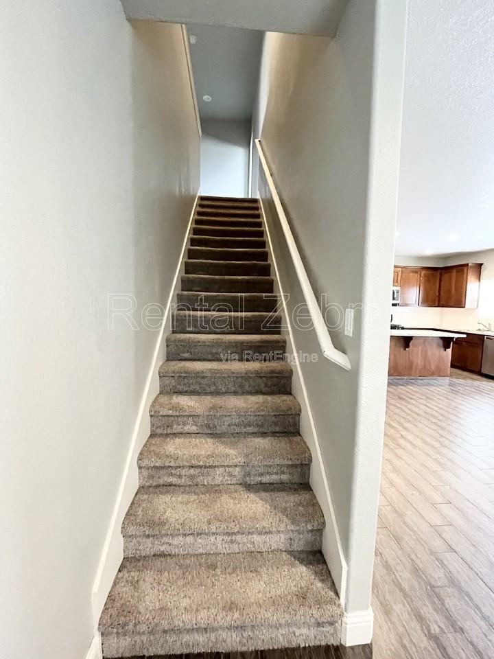 552 Granada Ct - Photo 7 of 23