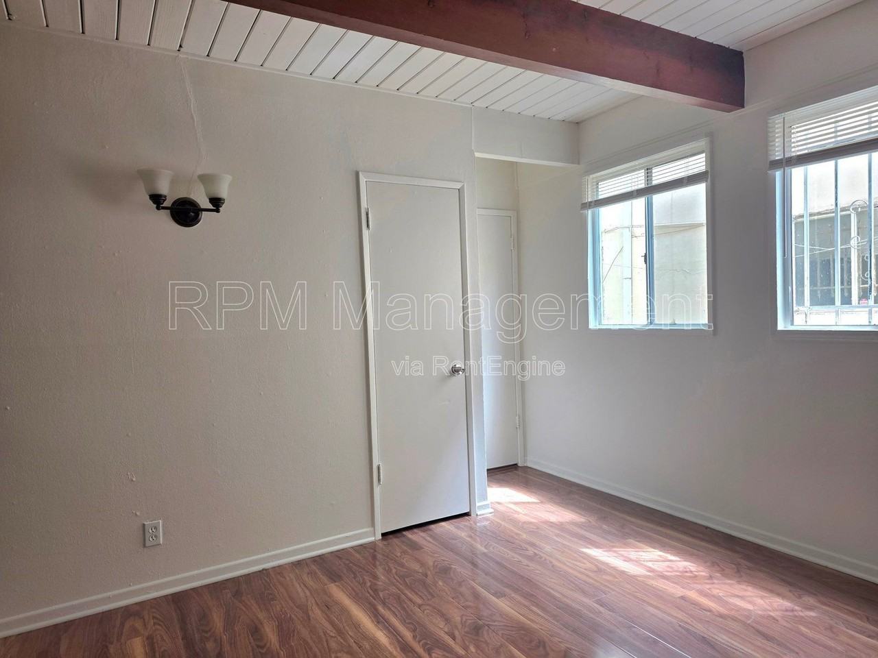 7032 Hawthorn Ave #4 - Photo 6 of 8