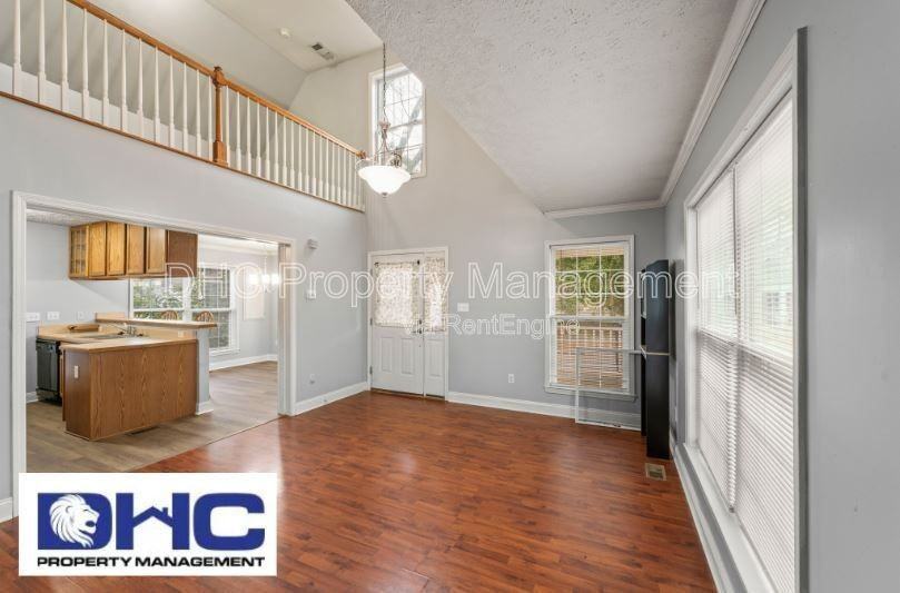 1352 Elizabeth Ln - Photo 2 of 11