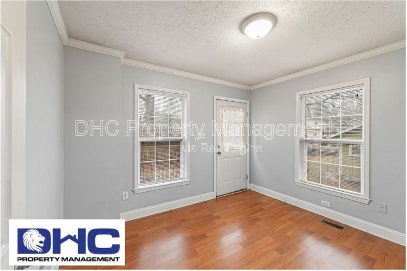 1352 Elizabeth Ln - Photo 6 of 11
