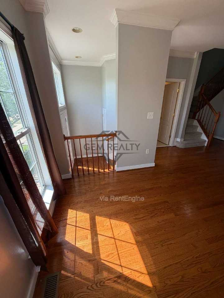 3318 Broker Ln - Photo 5 of 15