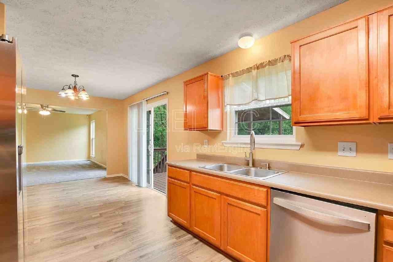 5703 Georgia Ln - Photo 5 of 19