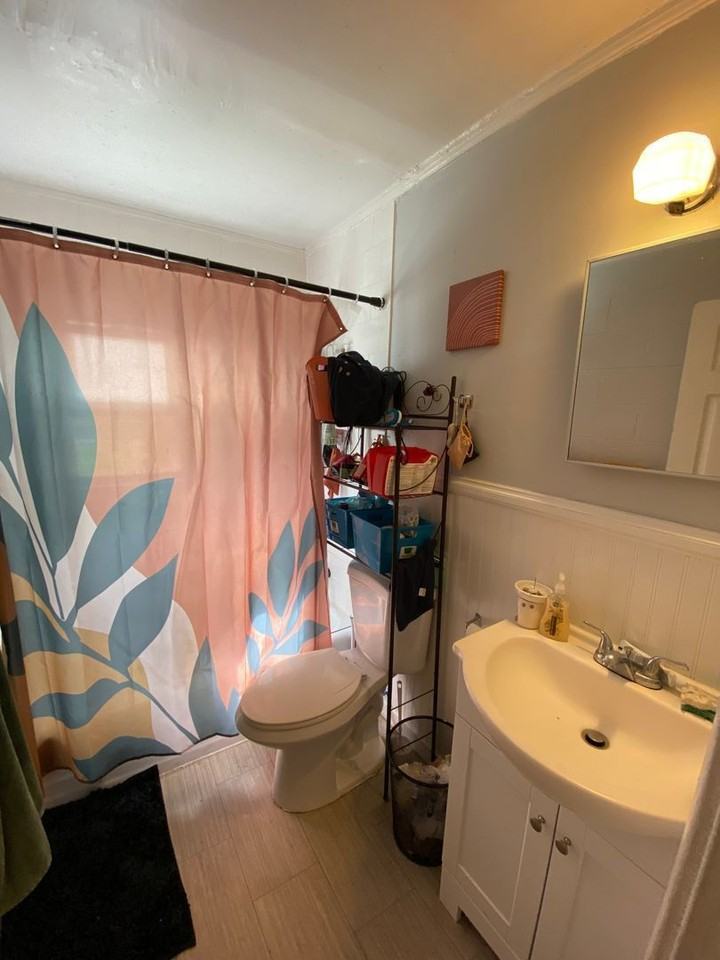 923 N 20th St #D - Photo 7 of 9