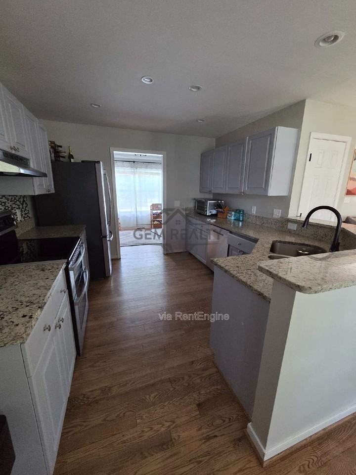 54 Dawson Dr - Photo 4 of 23
