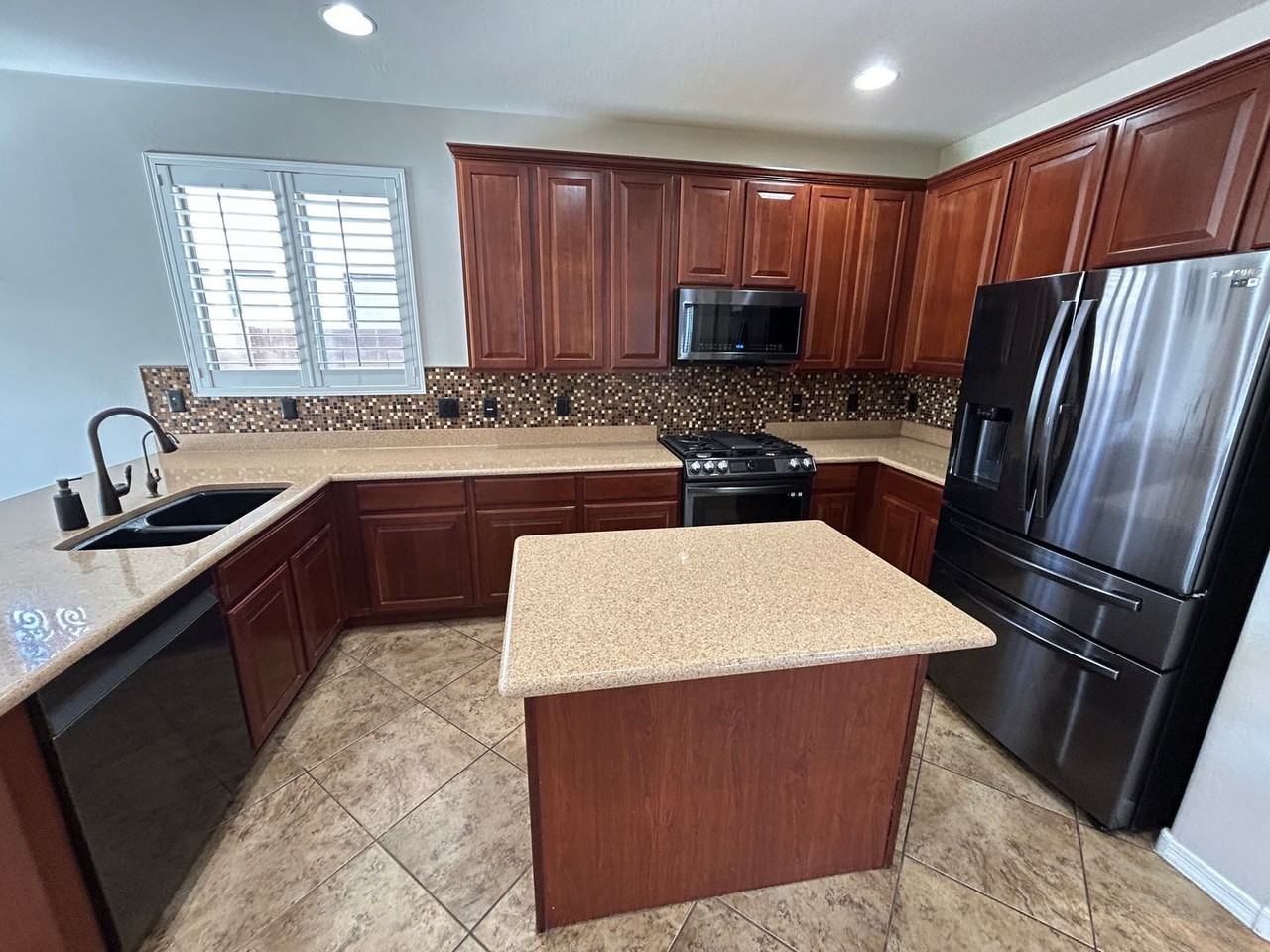 5411 W Rowel Rd - Photo 5 of 33