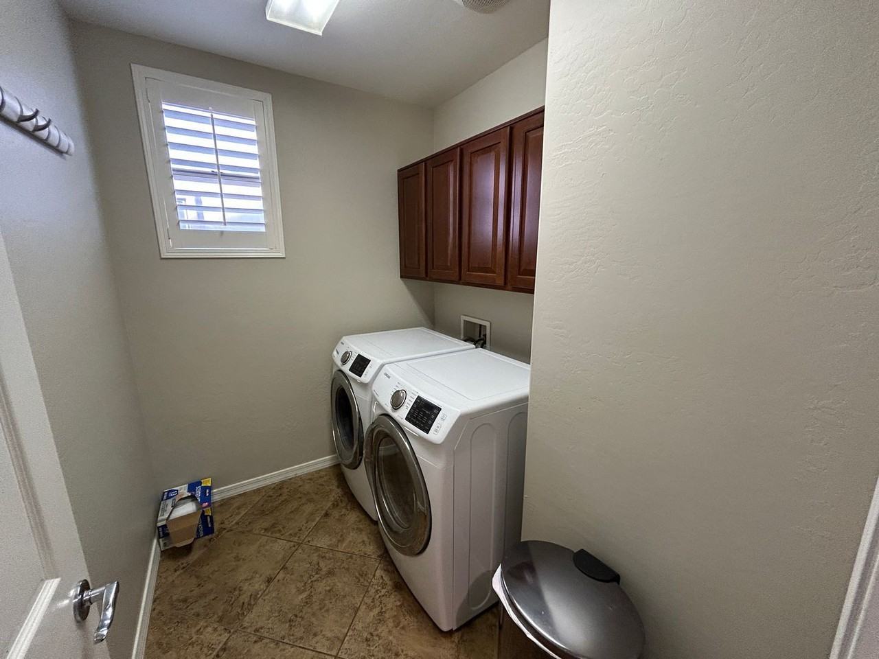 5411 W Rowel Rd - Photo 6 of 33