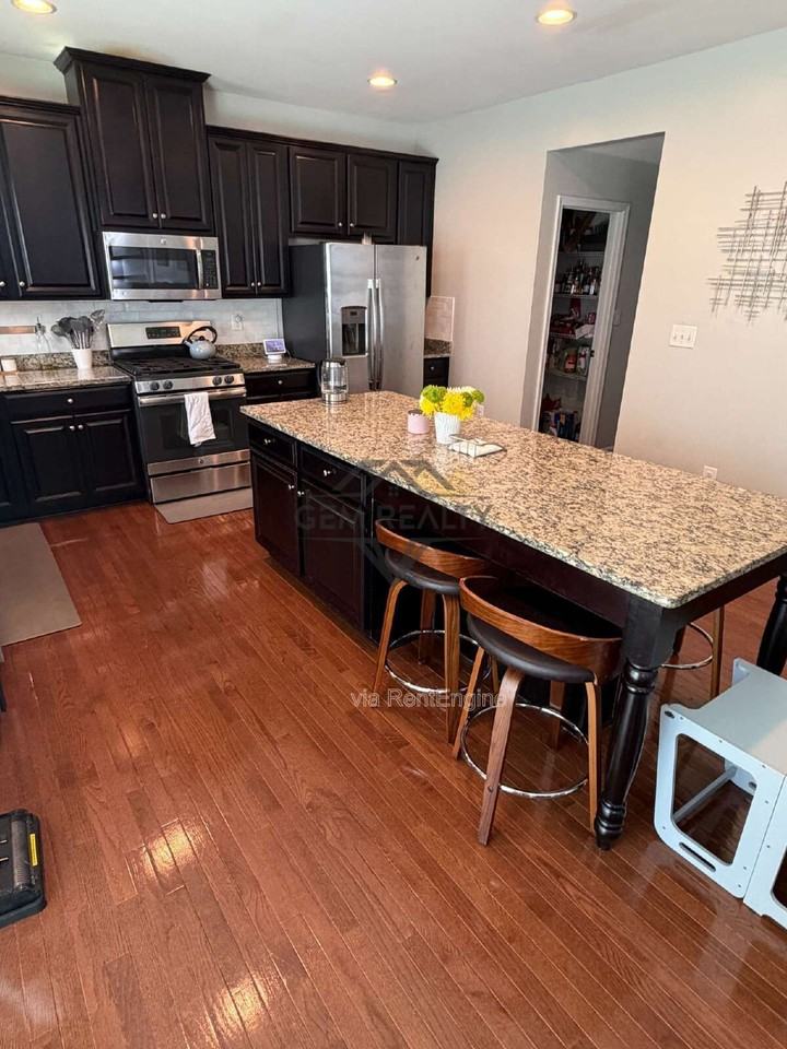 9321 Blue Pine Ln - Photo 3 of 9