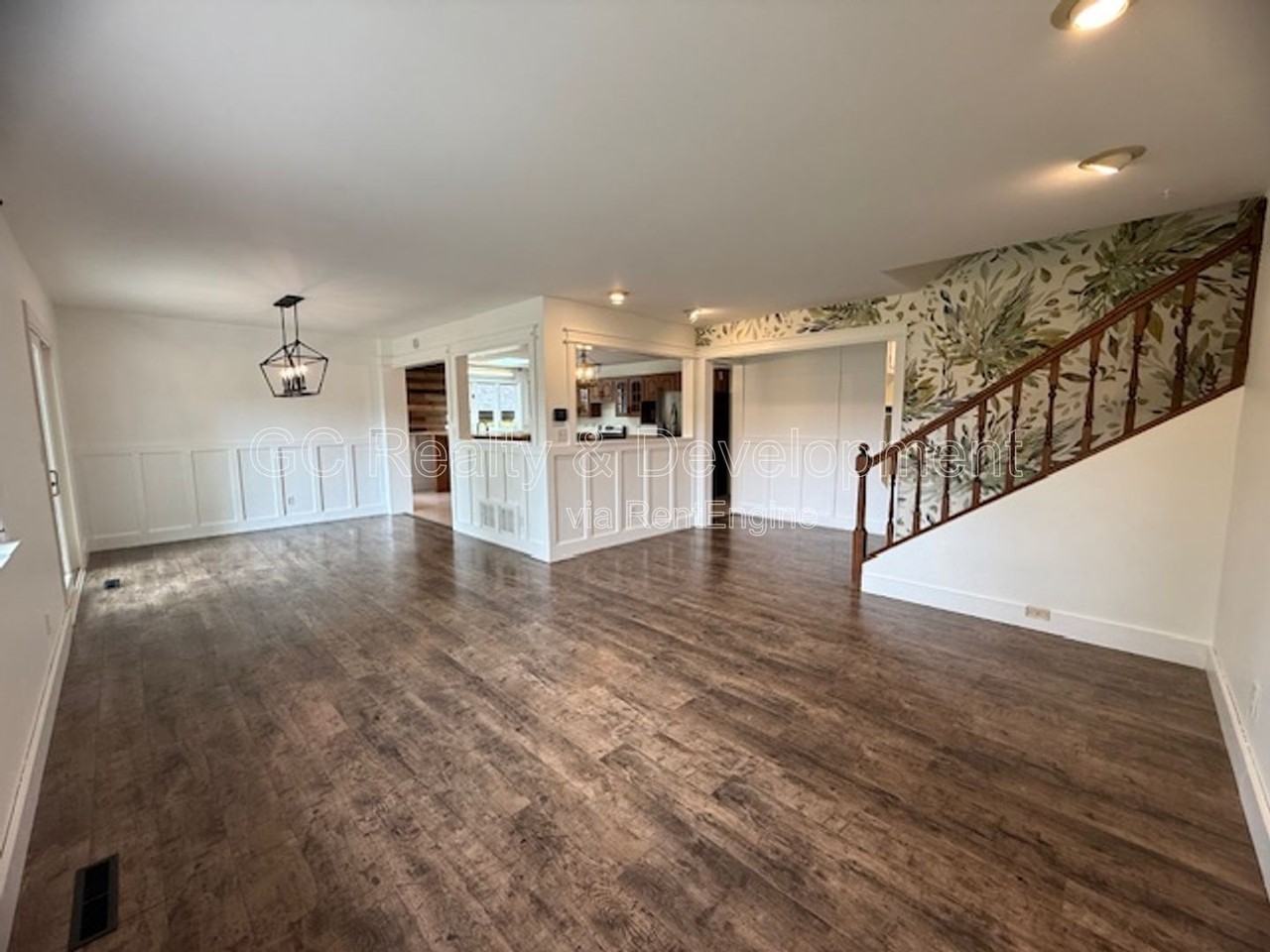 530 S Prairie St - Photo 3 of 38