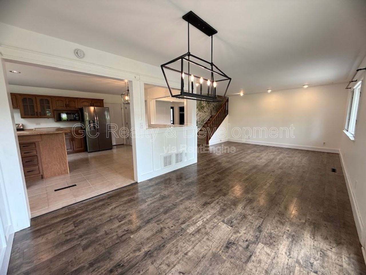 530 S Prairie St - Photo 4 of 38