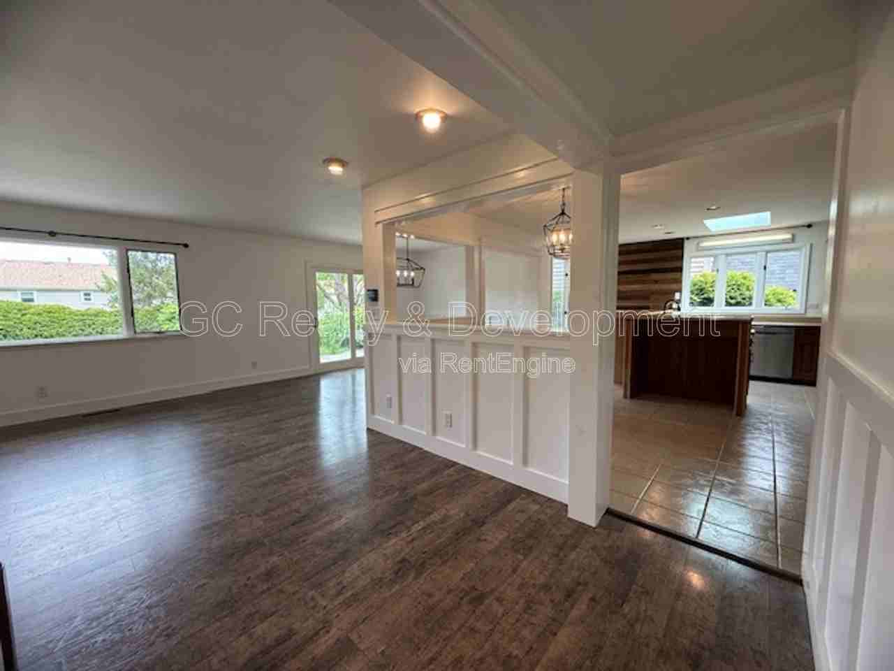 530 S Prairie St - Photo 6 of 38