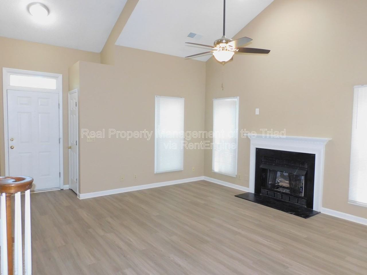 7185 Avenbury Cir - Photo 2 of 34