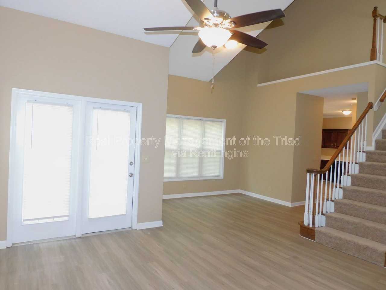 7185 Avenbury Cir - Photo 4 of 34
