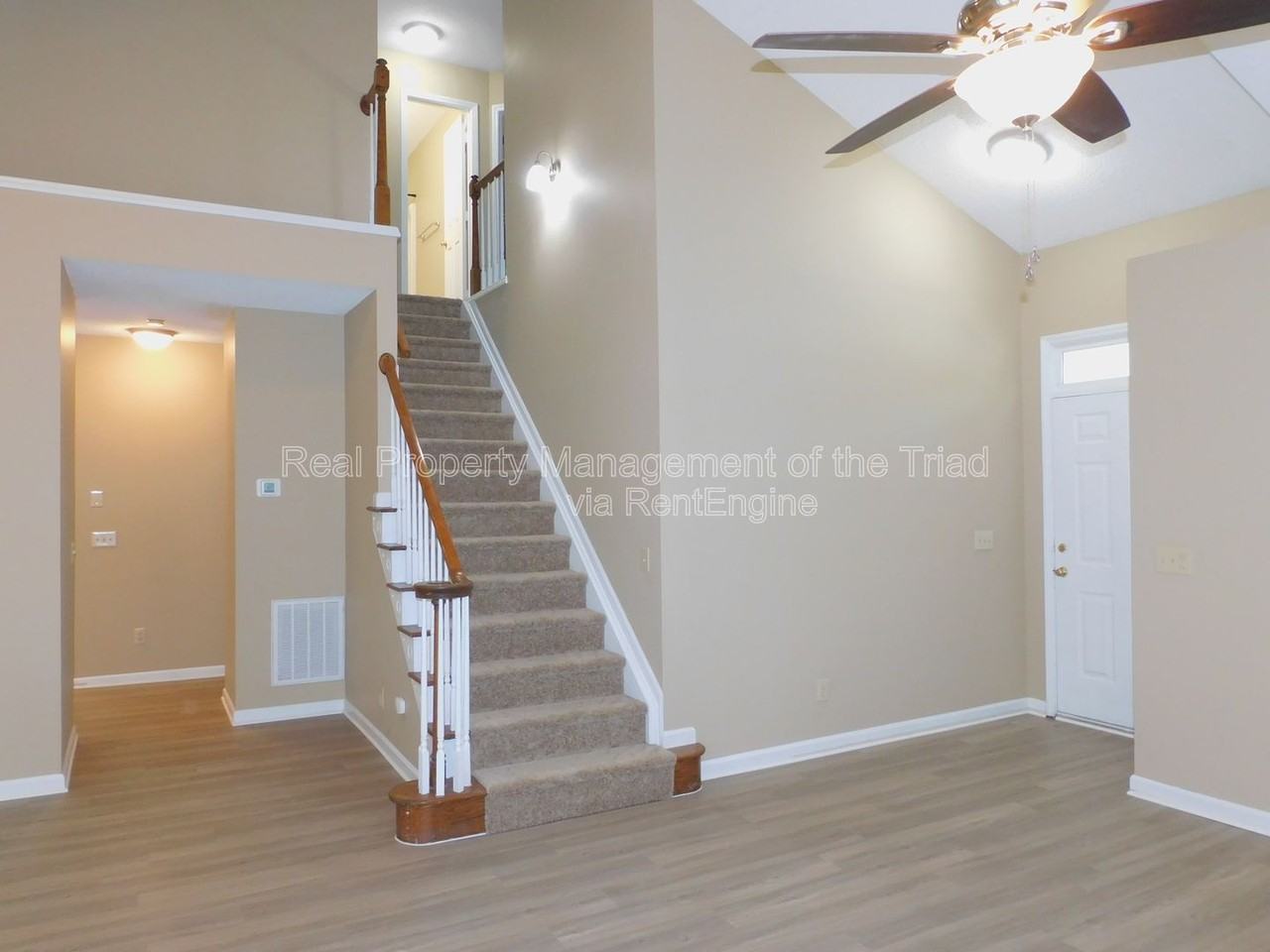7185 Avenbury Cir - Photo 5 of 34