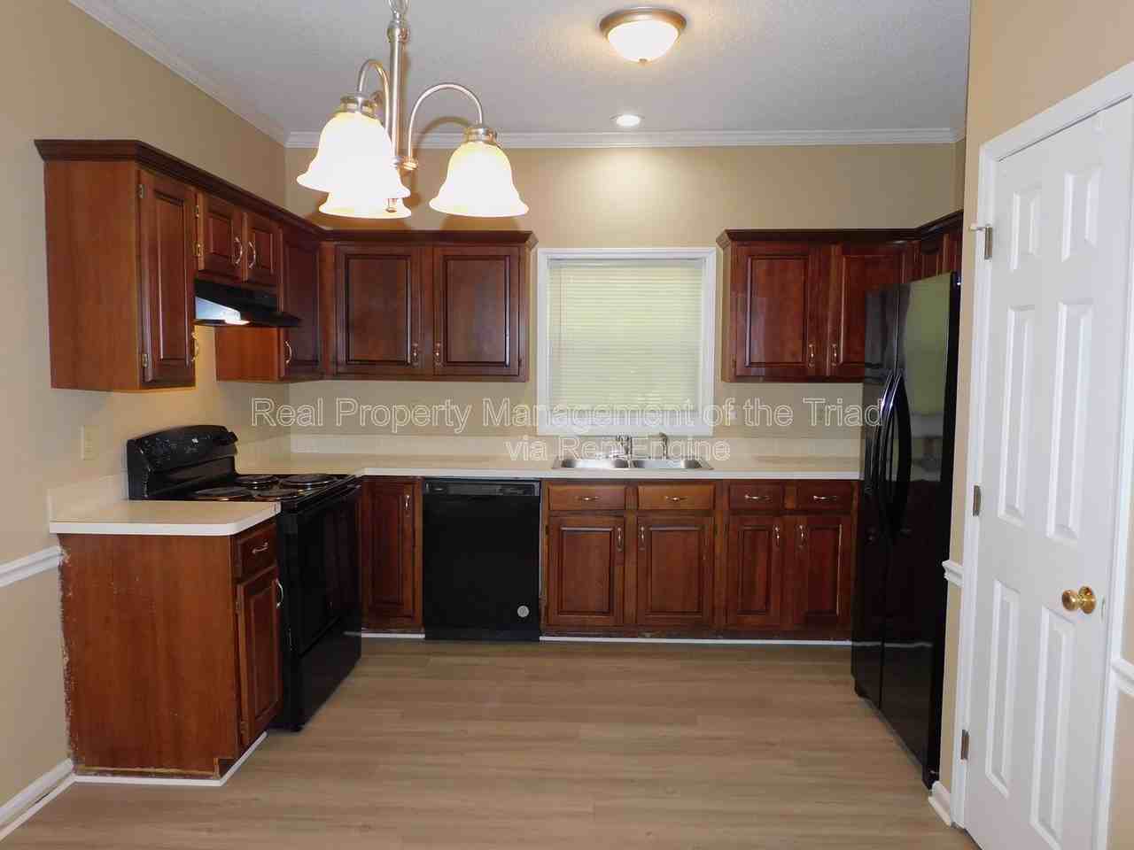7185 Avenbury Cir - Photo 6 of 34