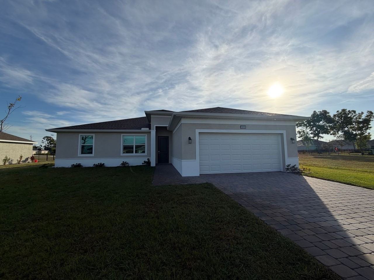 18418 Wintergarden Ave - Photo 2 of 21