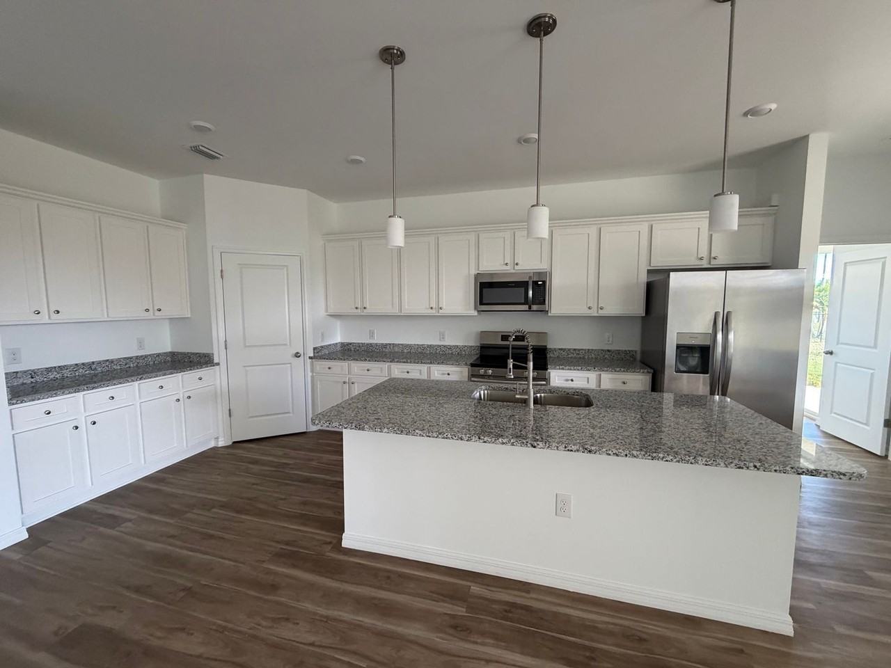18418 Wintergarden Ave - Photo 6 of 21