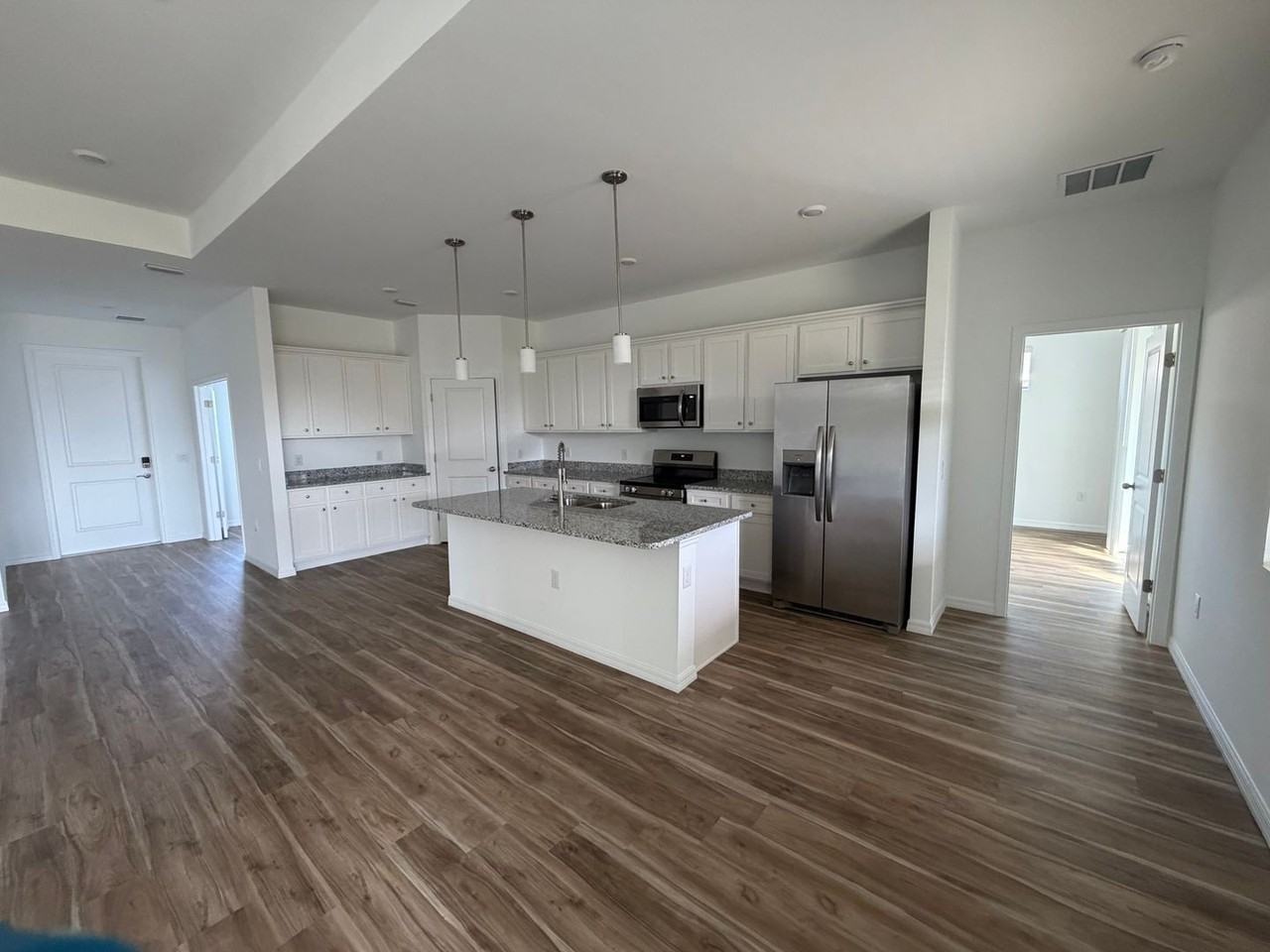 18418 Wintergarden Ave - Photo 7 of 21