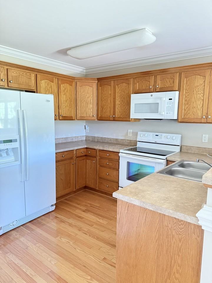 1798 Thomasville Rd - Photo 4 of 10