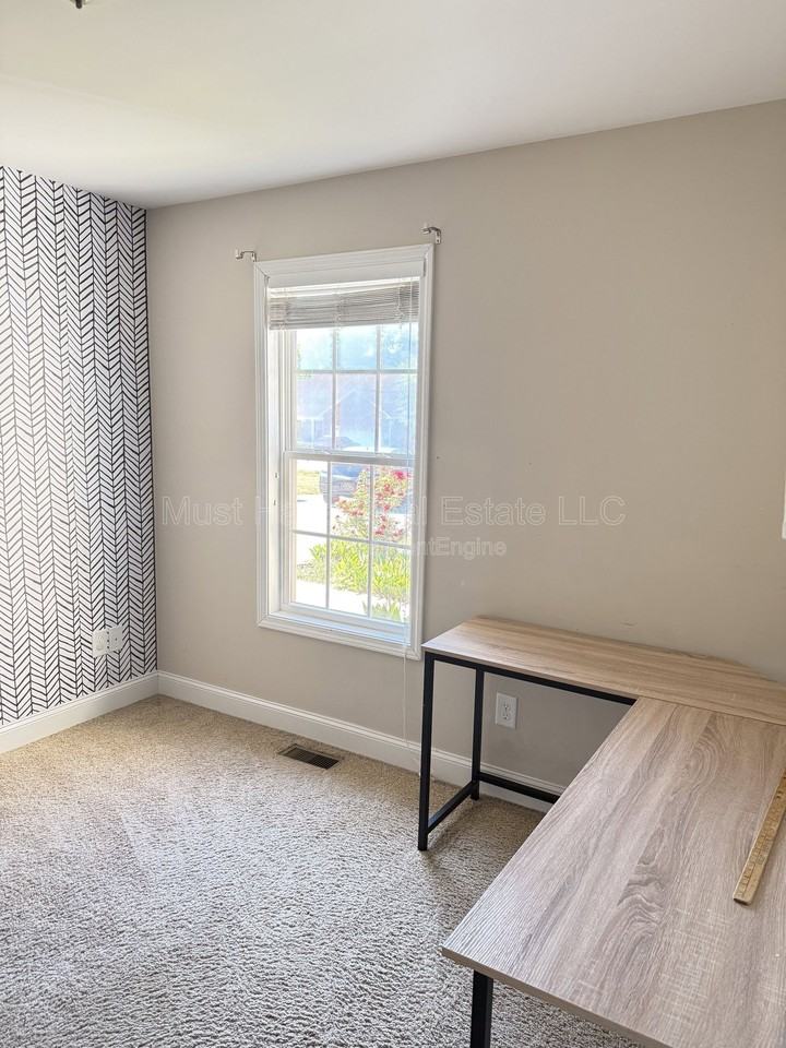 1798 Thomasville Rd - Photo 5 of 10