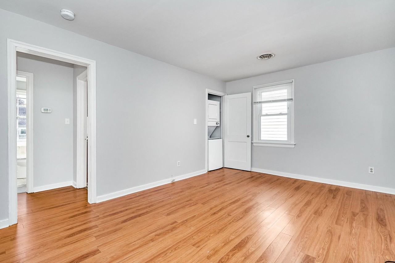 1125 E 15th St - Photo 5 of 27