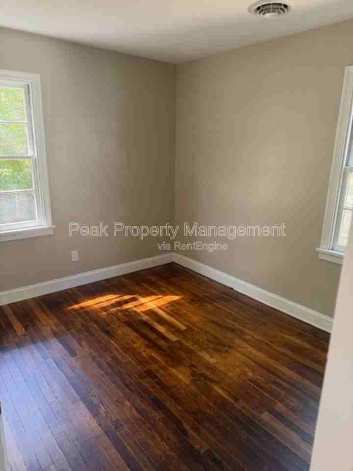 4815 Oakleys Ln - Photo 7 of 12